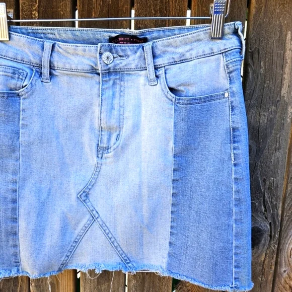 Celebrity Pink Denim Mini Skirt Womens Size 5/27 - Picture 4 of 16